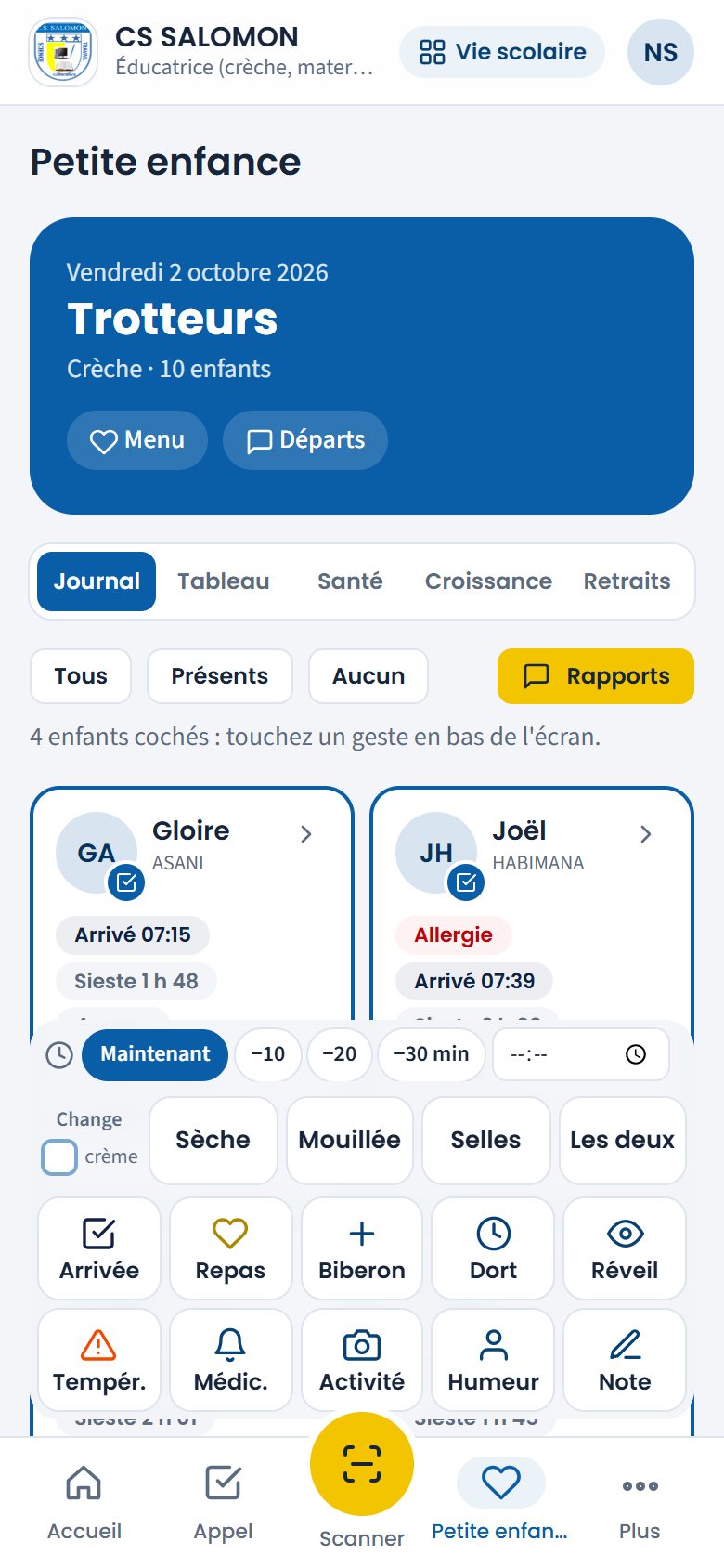 Quatre enfants cochés et la barre de saisie (téléphone)